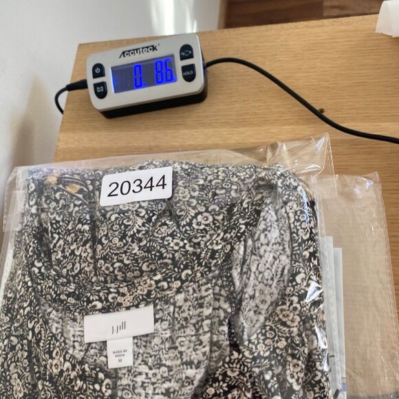 J Jill Top Womens Medium Ivory Black Floral 1/4 Button Long Sleeve Stretch Knit - Picture 10 of 10